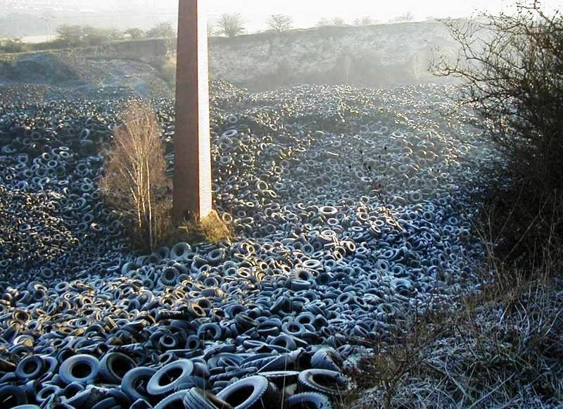 Hundreds of fly-tipped tyres in a disused chalk quarry in Kent. Photo: Wikimedia Commons.